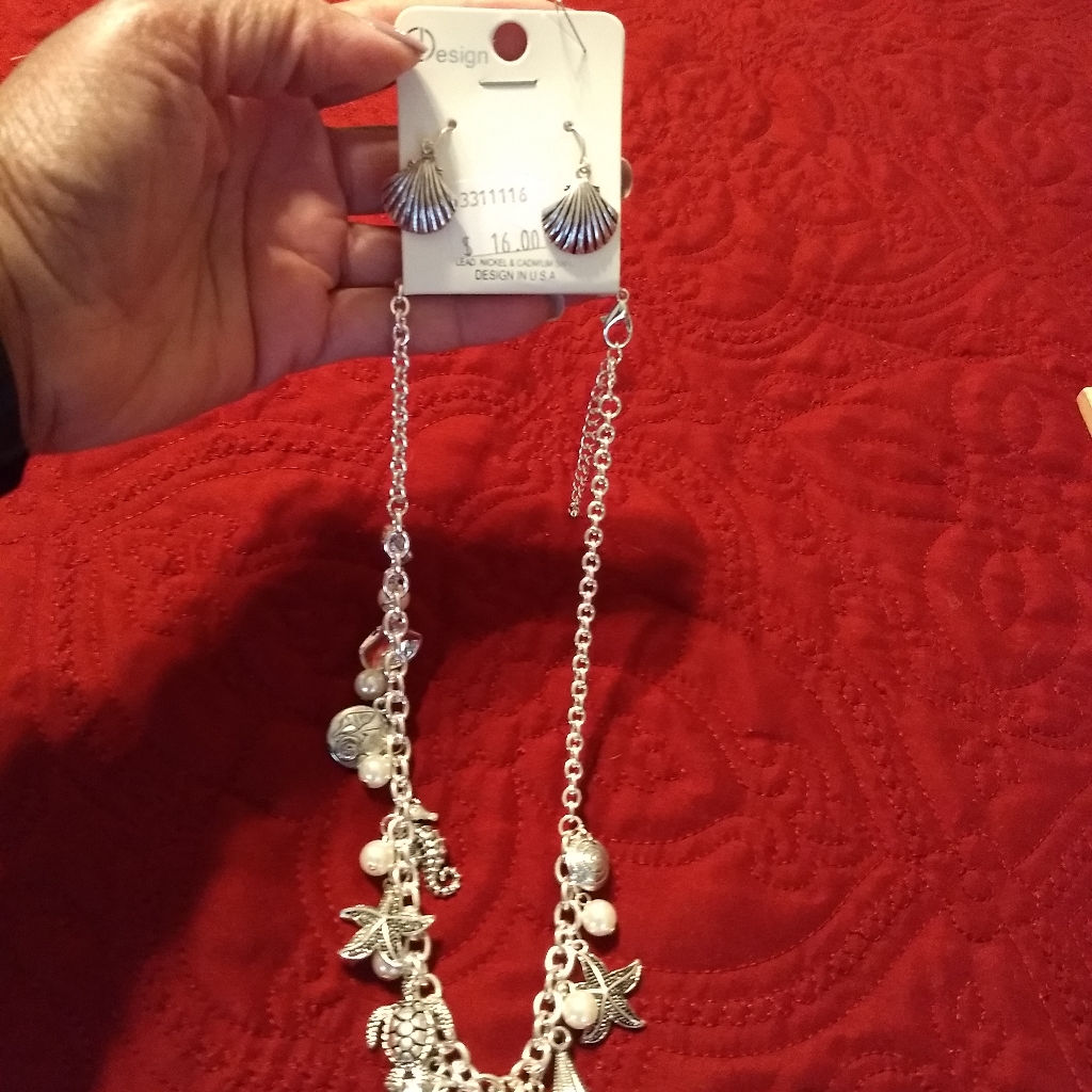 Silver Tone Necklace And Earrings Silver Tone Necklace And Earrings